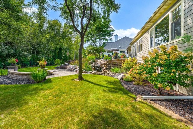 1000 CROWN POINTE CIRCLE, Suamico, WI 54173
