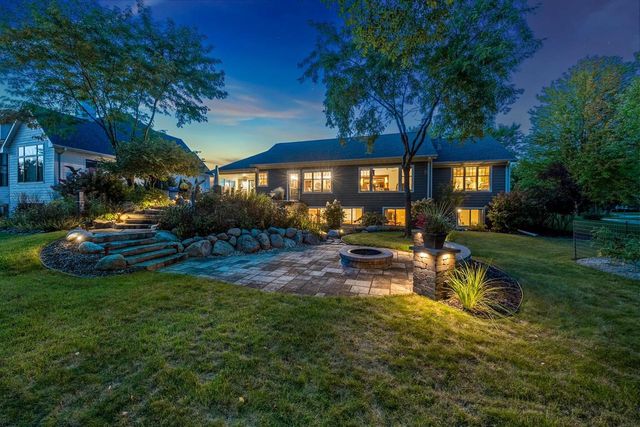 1000 CROWN POINTE CIRCLE, Suamico, WI 54173
