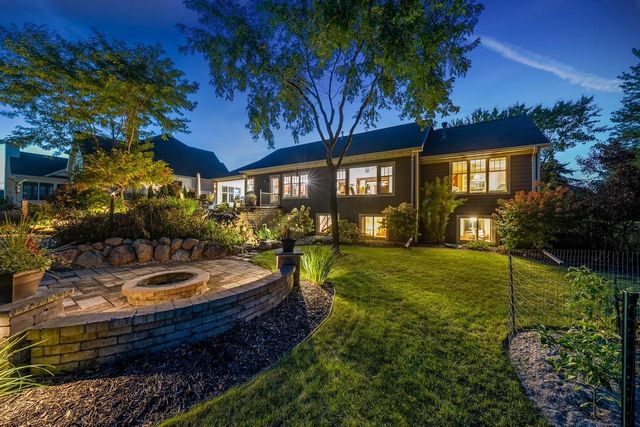 1000 CROWN POINTE CIRCLE, Suamico, WI 54173