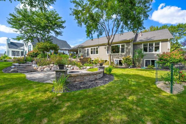 1000 CROWN POINTE CIRCLE, Suamico, WI 54173
