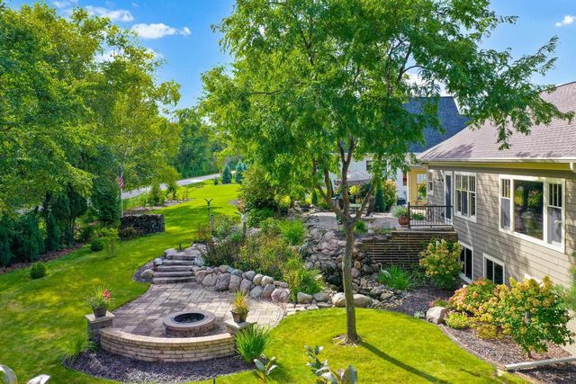 1000 CROWN POINTE CIRCLE, Suamico, WI 54173
