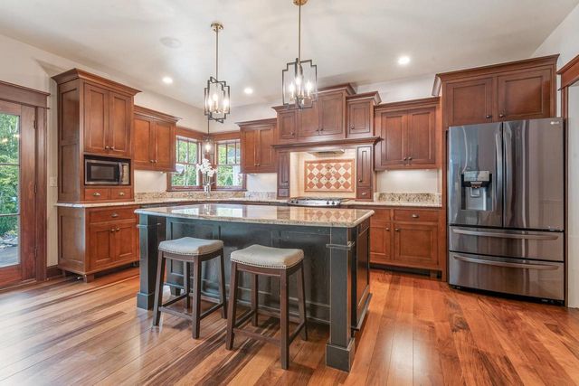 1000 CROWN POINTE CIRCLE, Suamico, WI 54173