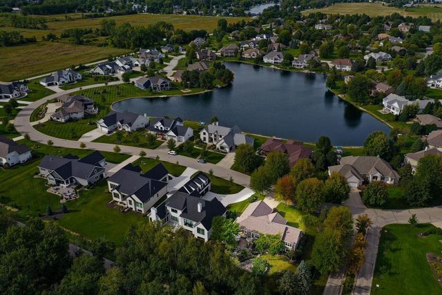 1000 CROWN POINTE CIRCLE, Suamico, WI 54173