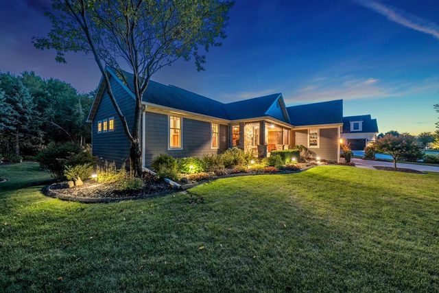 1000 CROWN POINTE CIRCLE, Suamico, WI 54173