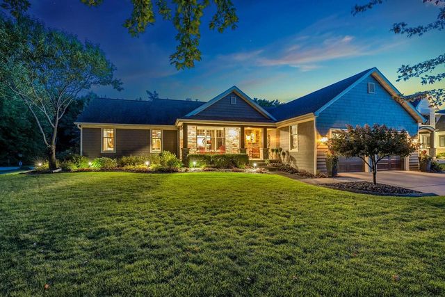 1000 CROWN POINTE CIRCLE, Suamico, WI 54173
