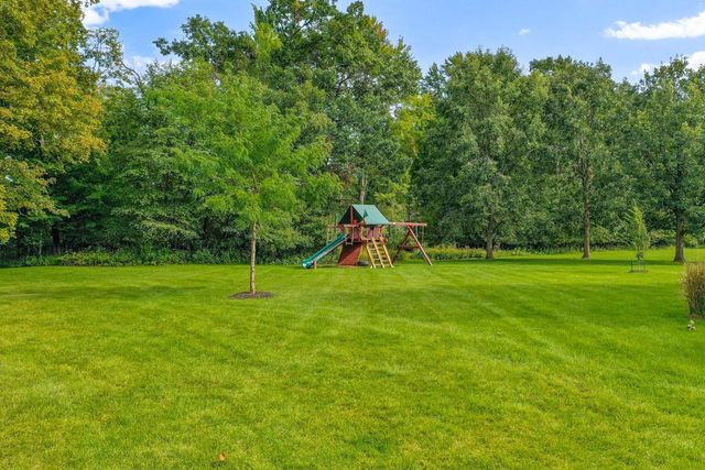 1000 CROWN POINTE CIRCLE, Suamico, WI 54173
