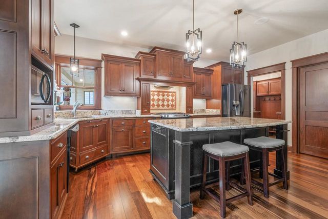 1000 CROWN POINTE CIRCLE, Suamico, WI 54173
