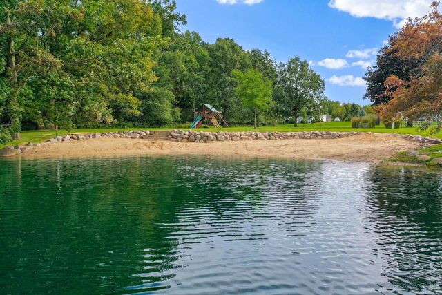 1000 CROWN POINTE CIRCLE, Suamico, WI 54173