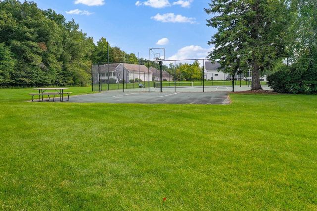 1000 CROWN POINTE CIRCLE, Suamico, WI 54173