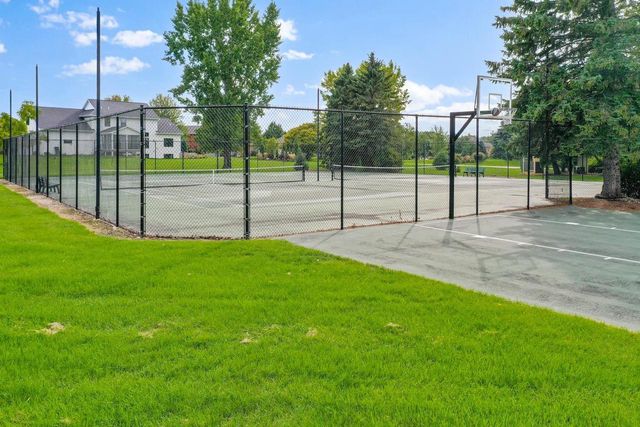1000 CROWN POINTE CIRCLE, Suamico, WI 54173
