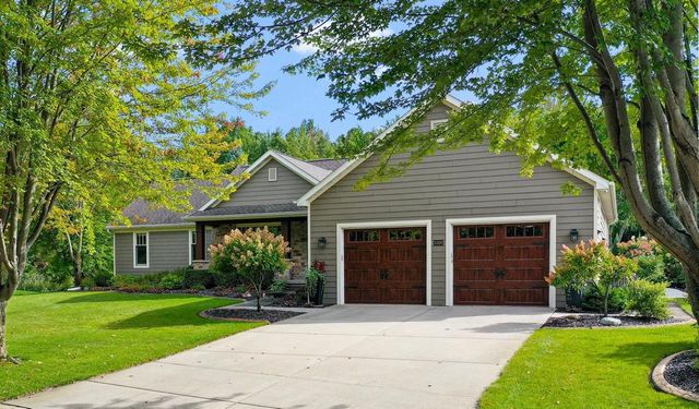 1000 CROWN POINTE CIRCLE, Suamico, WI 54173
