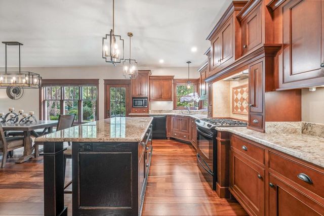 1000 CROWN POINTE CIRCLE, Suamico, WI 54173