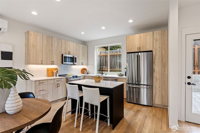 6747 Earl Avenue NW, Seattle, WA 98117