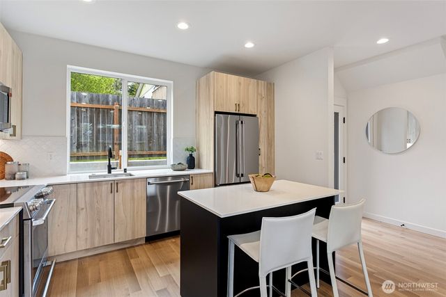 6747 Earl Avenue NW, Seattle, WA 98117
