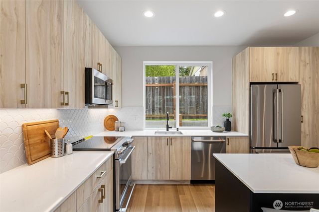6747 Earl Avenue NW, Seattle, WA 98117