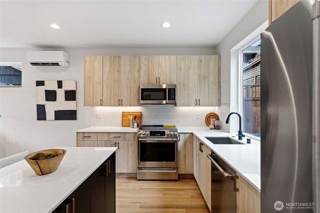 6747 Earl Avenue NW, Seattle, WA 98117
