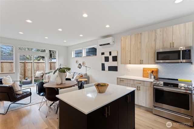 6747 Earl Avenue NW, Seattle, WA 98117