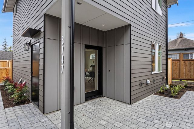 6747 Earl Avenue NW, Seattle, WA 98117