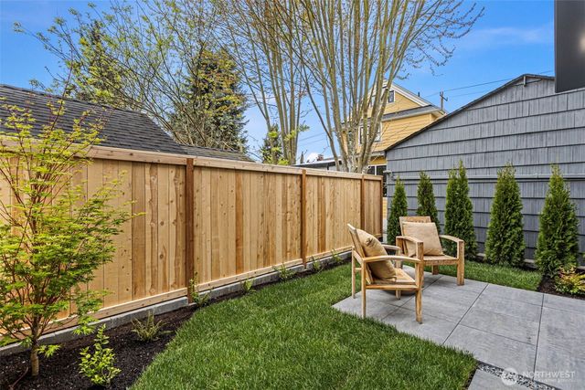 6747 Earl Avenue NW, Seattle, WA 98117