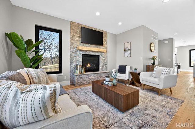 1019 River Bluff Drive, Washington, MO 63090