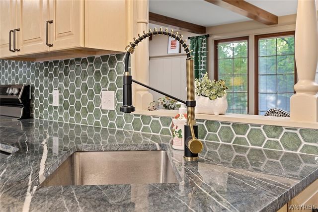 45 Thomas Jefferson Lane, Amherst, NY 14226