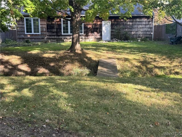 45 Thomas Jefferson Lane, Amherst, NY 14226