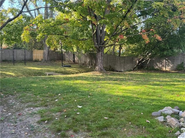 45 Thomas Jefferson Lane, Amherst, NY 14226