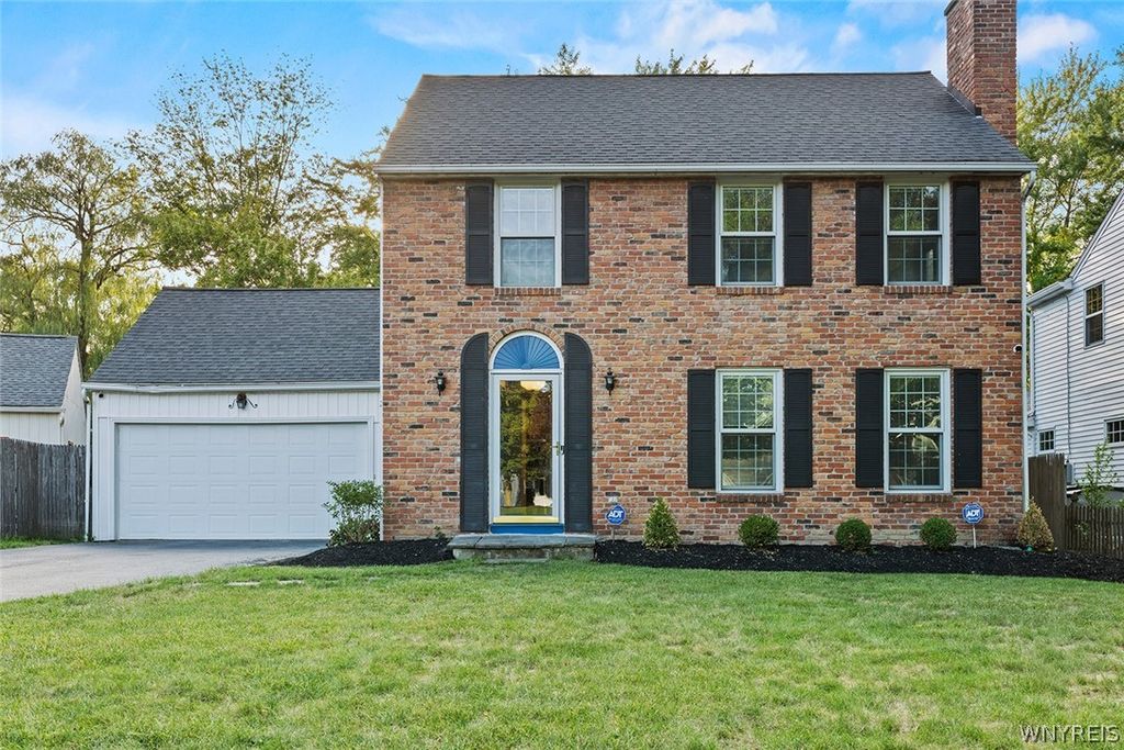 45 Thomas Jefferson Lane, Amherst, NY 14226