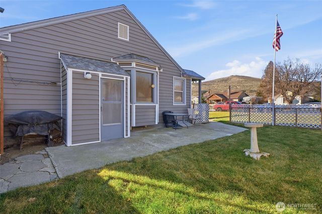 204 E Street, Ephrata, WA 98823