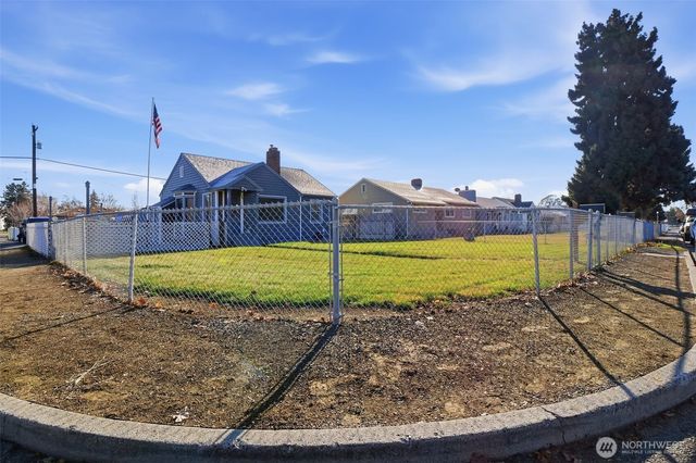 204 E Street, Ephrata, WA 98823