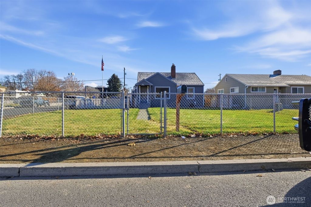 204 E Street, Ephrata, WA 98823