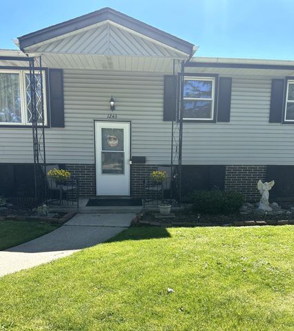 1243 N Lafayette Court, Griffith, IN 46319
