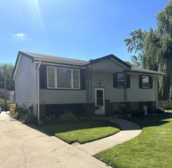 1243 N Lafayette Court, Griffith, IN 46319