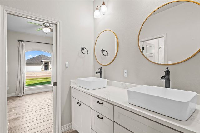 3921 Pennine Way, Corpus Christi, TX 78414