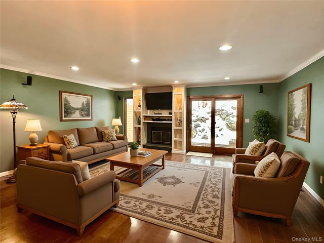 13 Butternut Court, Highland Mills, NY 10930