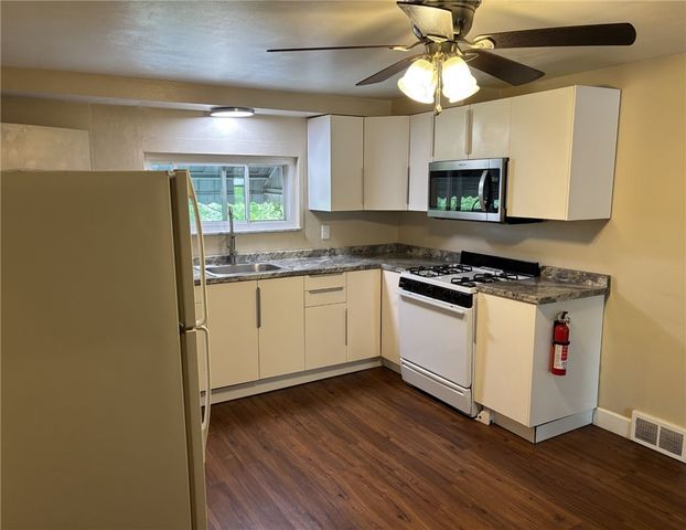 931 Hilltop St, Munhall, PA 15120