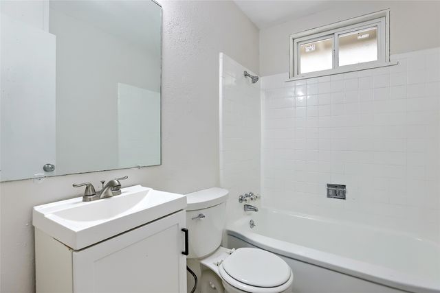 1017 Hoke Smith Drive, Dallas, TX 75224