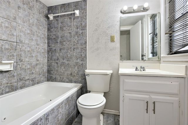 1017 Hoke Smith Drive, Dallas, TX 75224