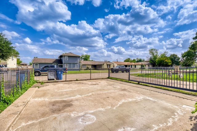 1017 Hoke Smith Drive, Dallas, TX 75224