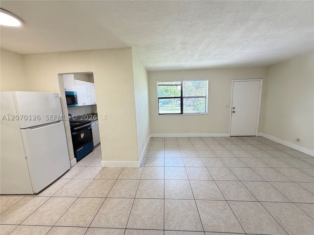 333 NW 2nd Ave 5, Hallandale Beach, FL 33009