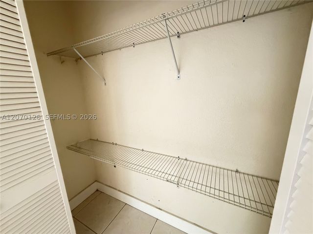 333 NW 2nd Ave 5, Hallandale Beach, FL 33009