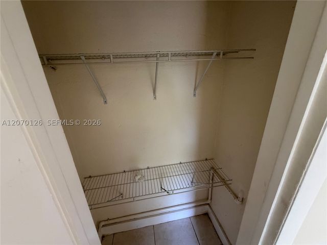 333 NW 2nd Ave 5, Hallandale Beach, FL 33009