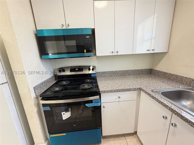 333 NW 2nd Ave 5, Hallandale Beach, FL 33009