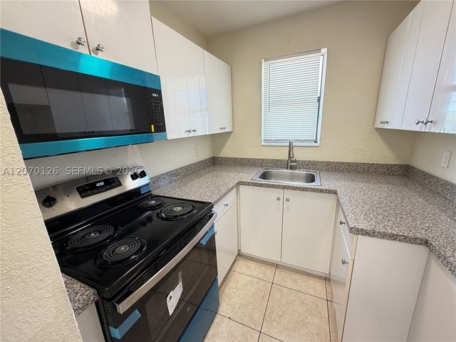 333 NW 2nd Ave 5, Hallandale Beach, FL 33009