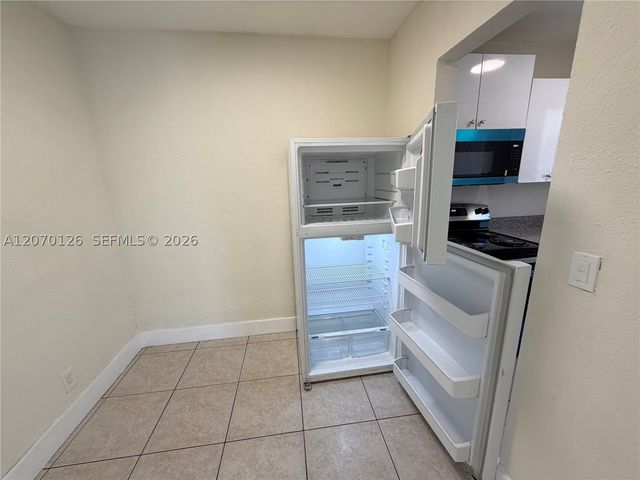 333 NW 2nd Ave 5, Hallandale Beach, FL 33009