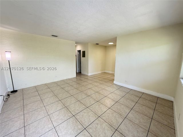 333 NW 2nd Ave 5, Hallandale Beach, FL 33009