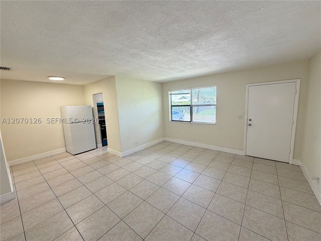 333 NW 2nd Ave 5, Hallandale Beach, FL 33009