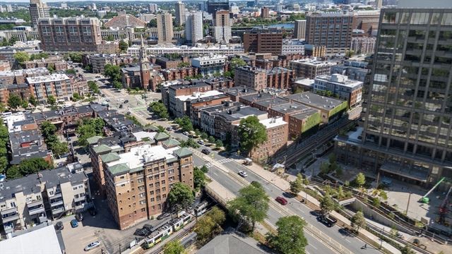 451 Park Dr 2B, Boston, MA 02215