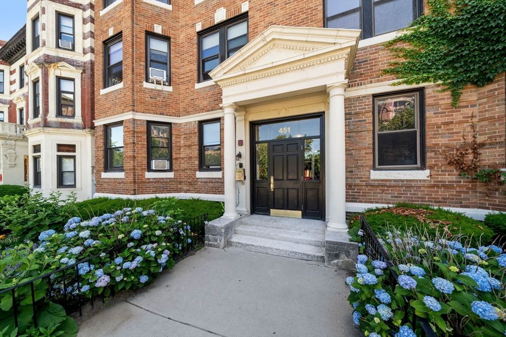 451 Park Dr 2B, Boston, MA 02215