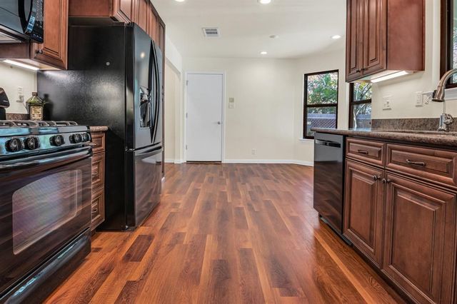 1803 Lion Heart DR, Cedar Park, TX 78613